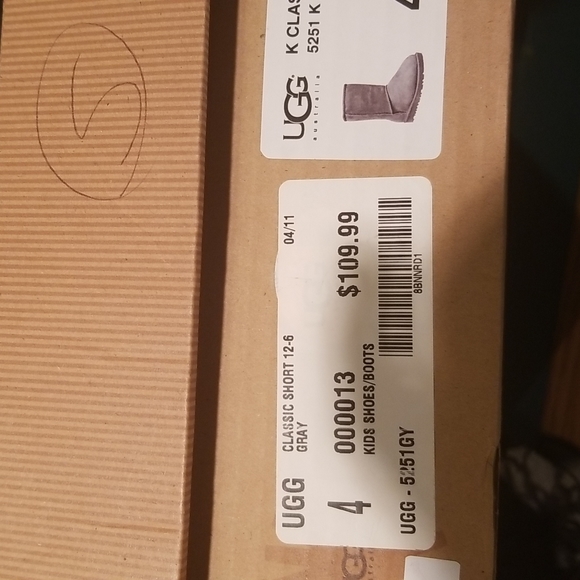 Children's UGG boots - Picture 1 of 4
